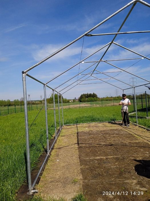 Namiot dla rolników, magazyn