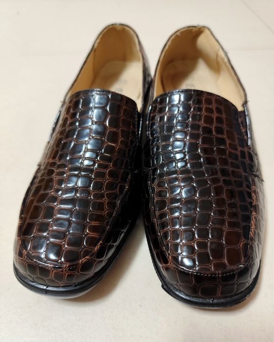 Sapatos castanhos em pele genuína - Elova (Novo - Tam. 37)