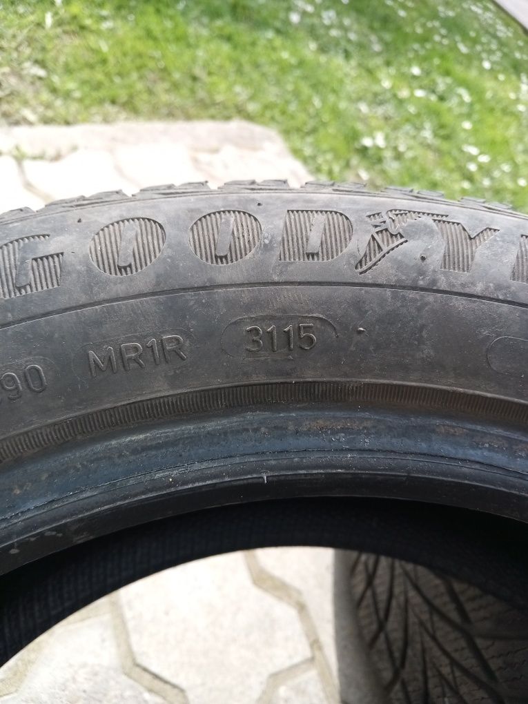 Зимові шини Goodyear UltraGrip Ice 2 185 60 R15 88T зимние шины