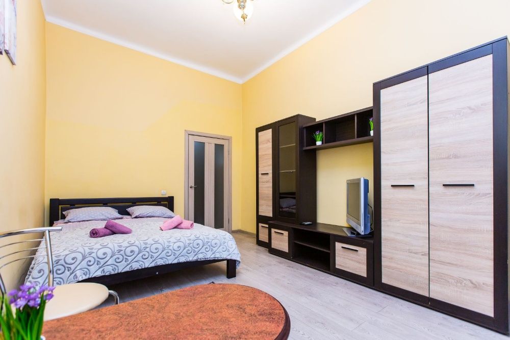 Двохкімнатна квартира подобово, погодинно, в ближньому центрі