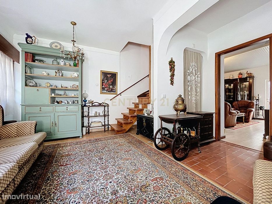 Moradia T3 com Terraço Panorâmico na encosta do Castelo de Montemor‑o‑