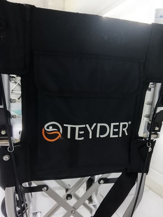 Cadeira de rodas de transporte de pessoas sem mobilidade