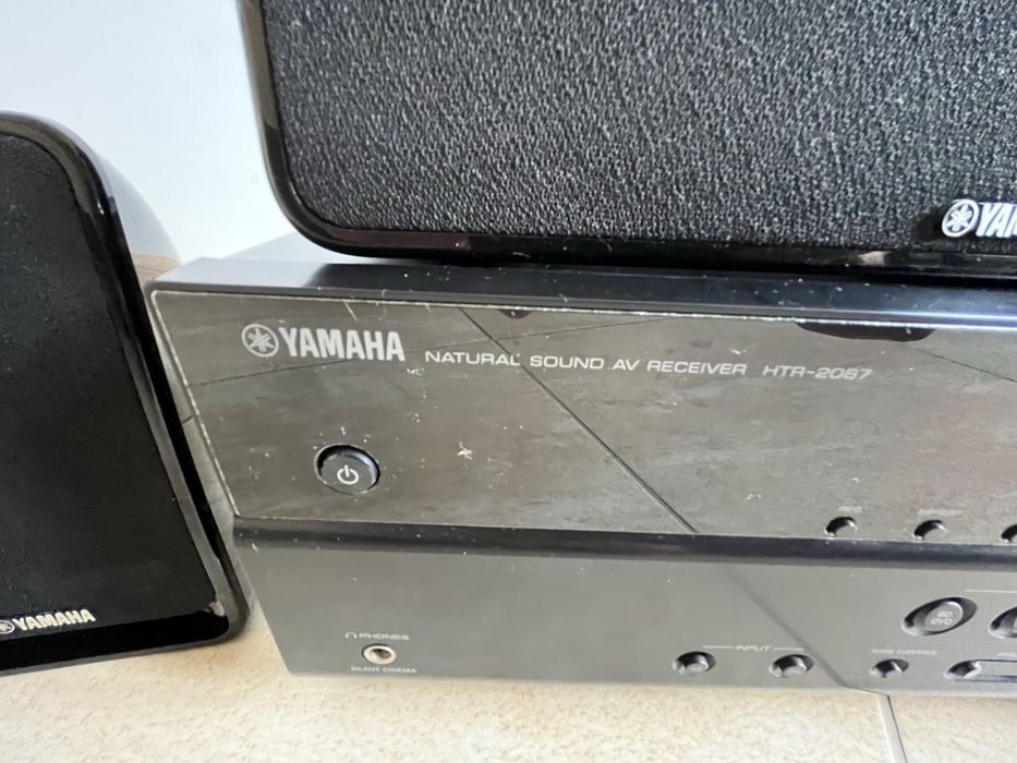 Kino domowe Amplituner Yamaha HTR 2067 + zestaw glośników 5+1 Yamaha