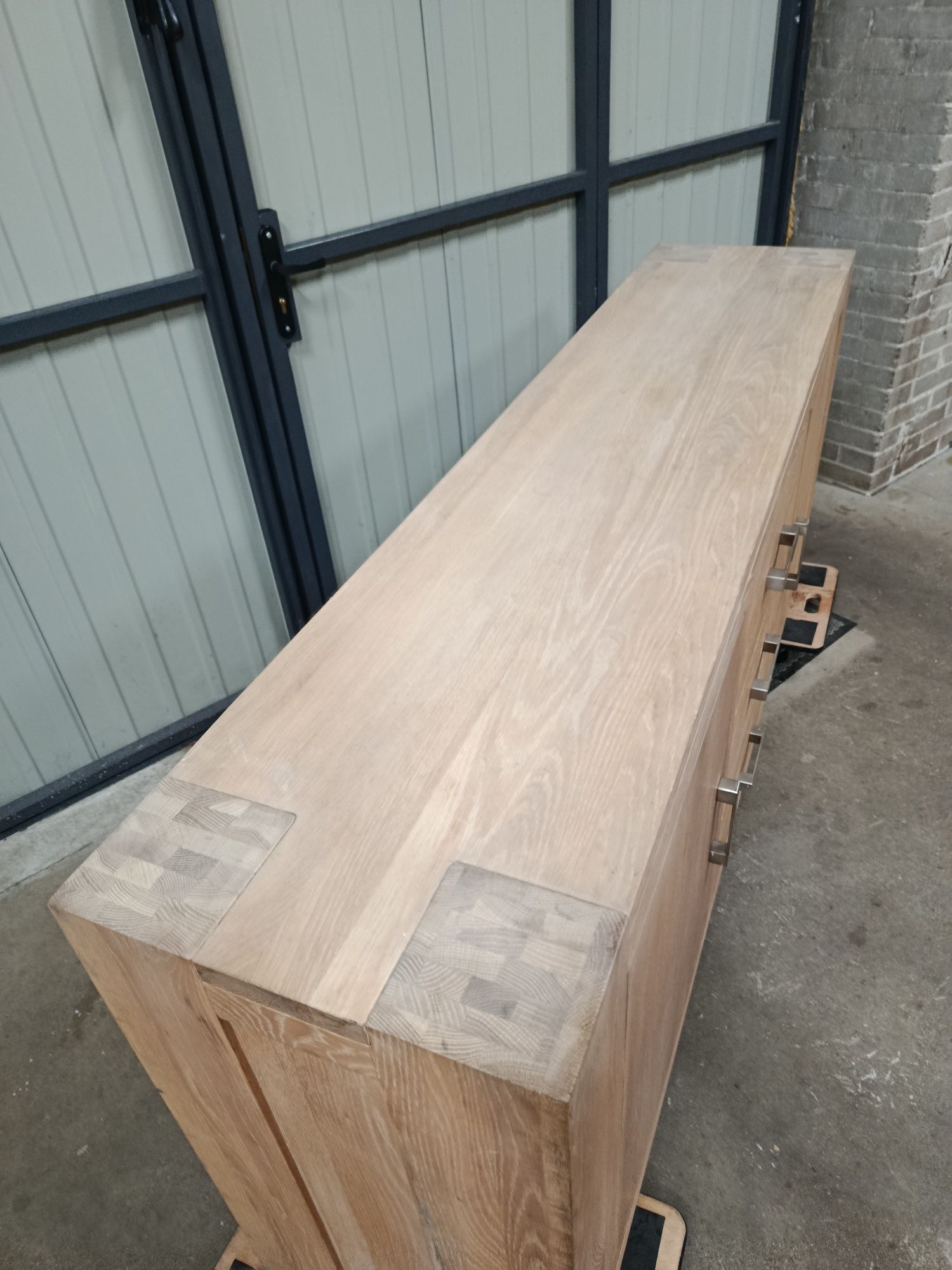 Komoda drewniana dębowa bielona, import. Ciche domykanie szuflad.