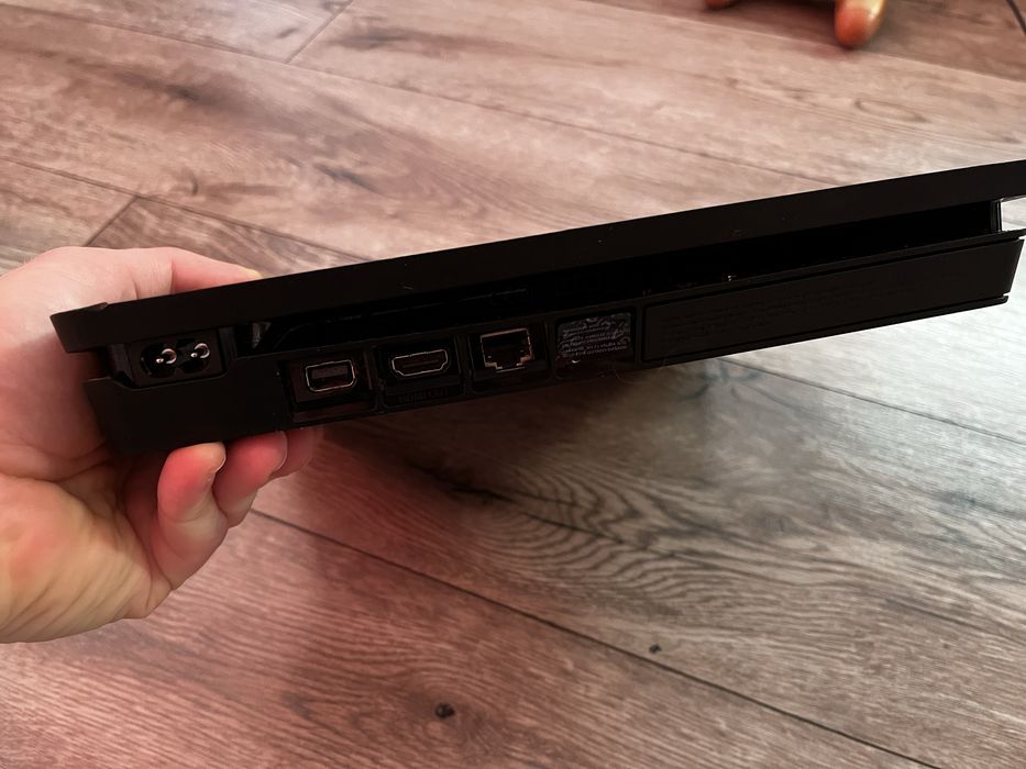 PlayStation 4 SLIM nowy dysk ssd/termopasta+ładowarka do padow i 4gry