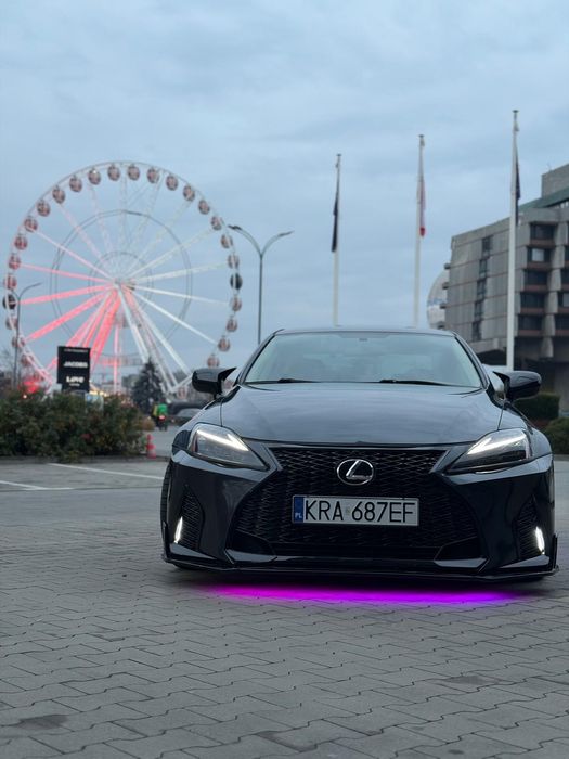 Lexus IS250. 2.5L  2006