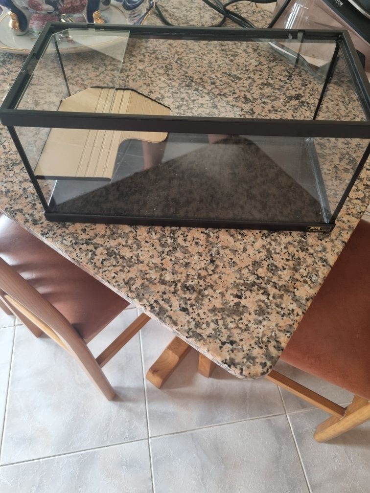 Aqua-terrário para tartarugas pequenas