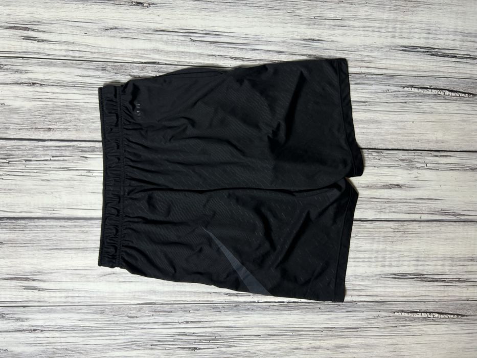 Nike Шорты оригинал чёрные L размер