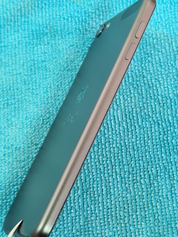 Apple iPod A1574 "16gb"