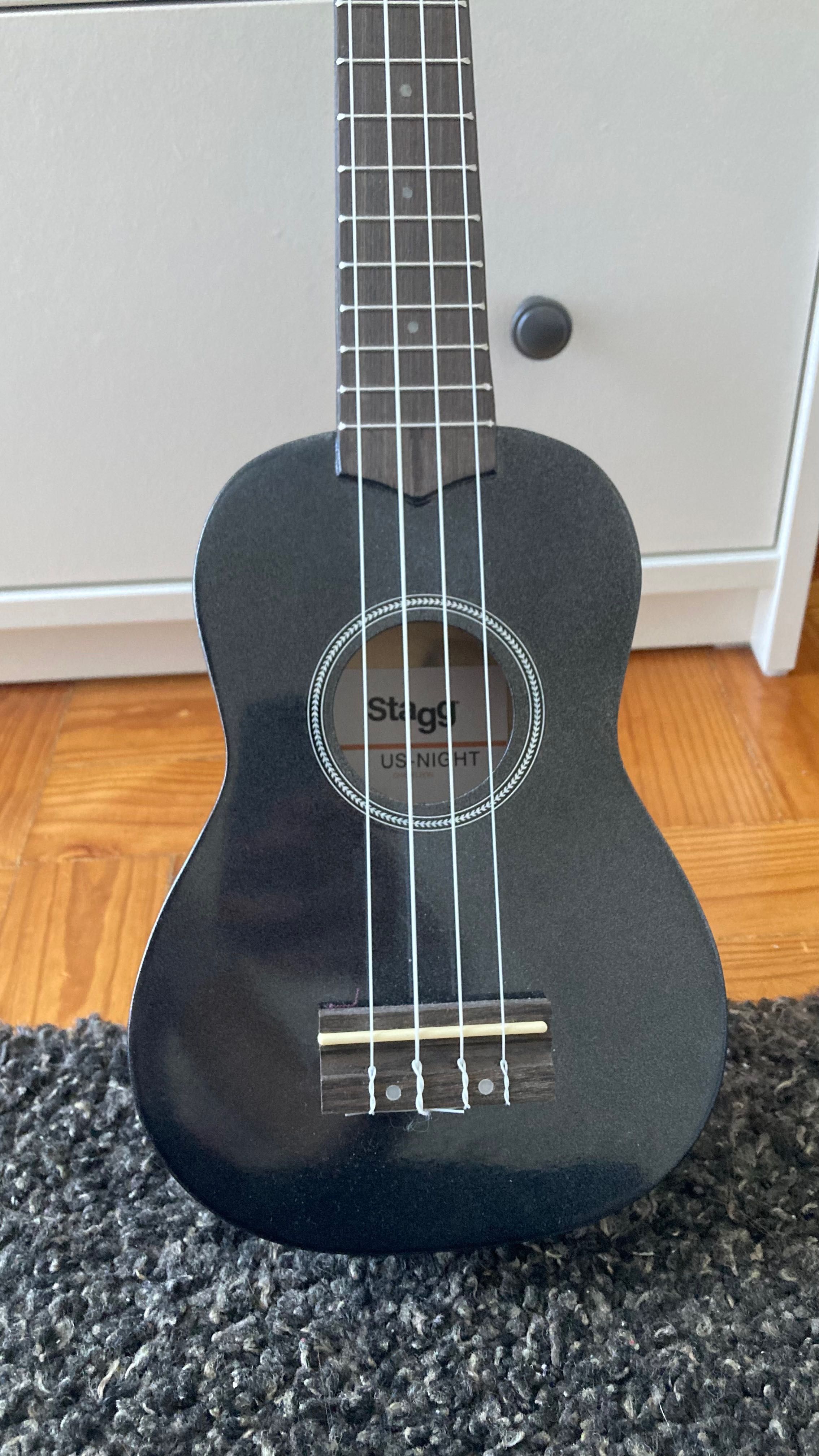 Ukelele Stagg preto