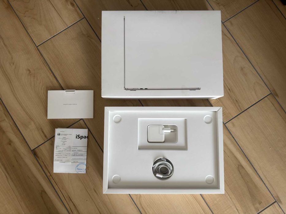 Macbook Air 15" M2 2023 8/256 stan idealny