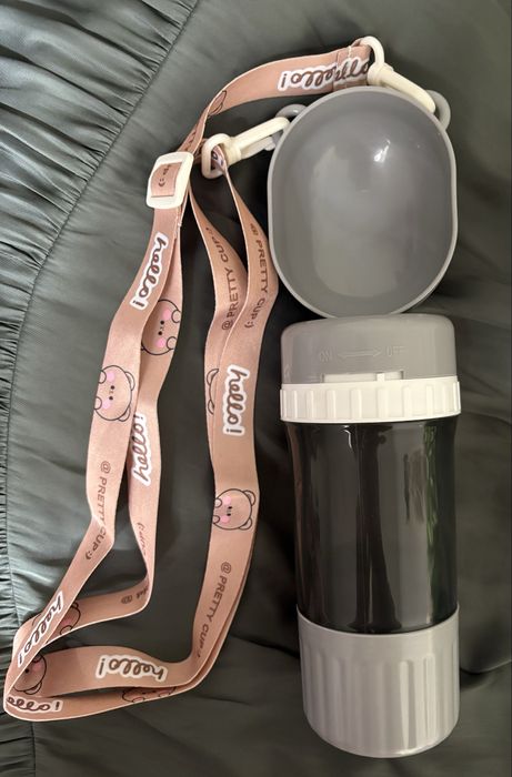 Super poidełko i pojemnik na smaczki dla psa