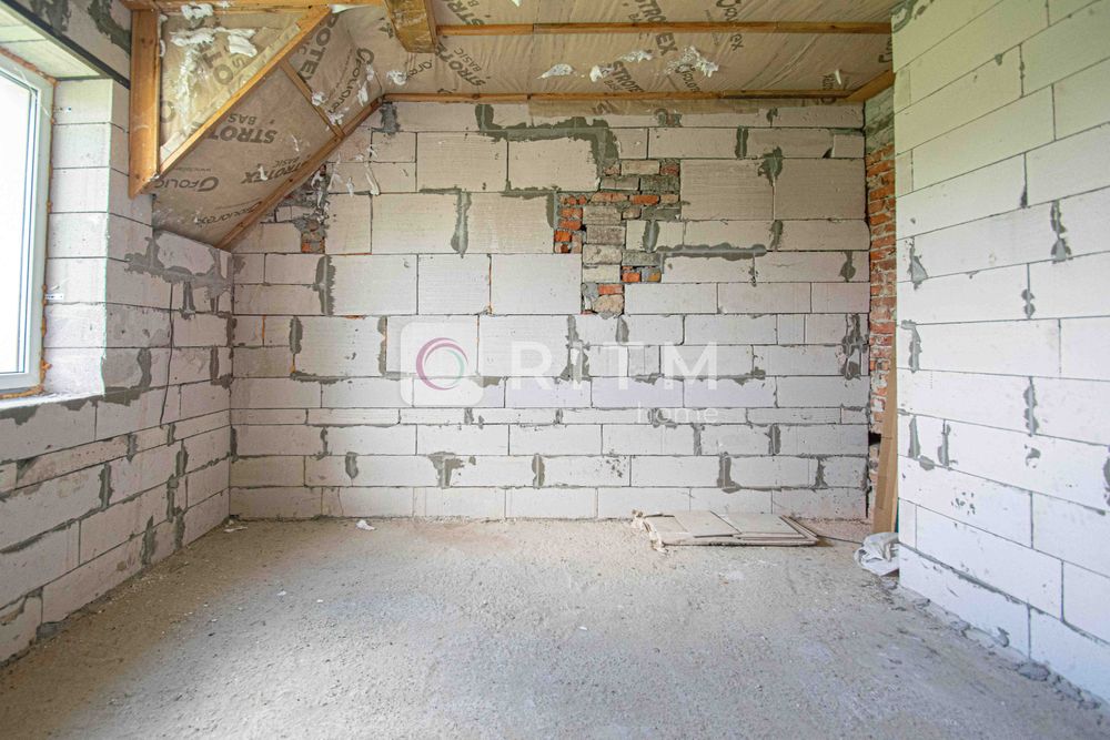 Продається  2-рівневий будинок з загальною площею 190м2