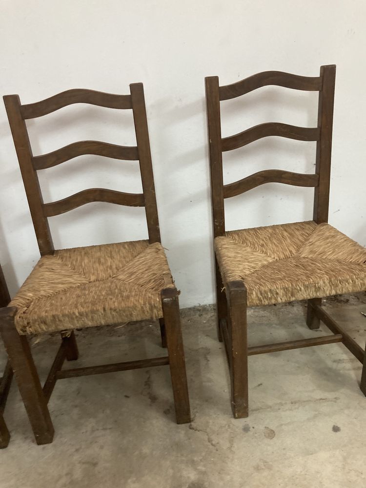 Mesa e Cadeiras em castanho maciço