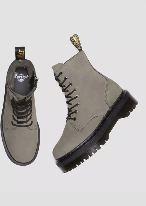 Сірі шкіряні черевики Dr. Martens Jadon Milled Nubuck Platform 4UK