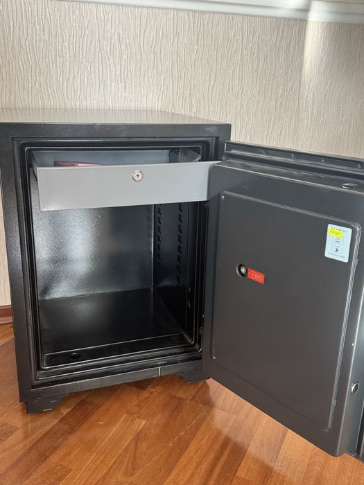 Сейф вогнетривкий Diplomat BC65