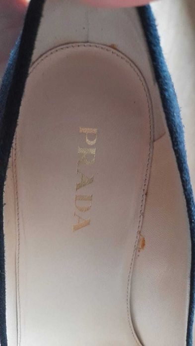 Salto alto camurça Prada