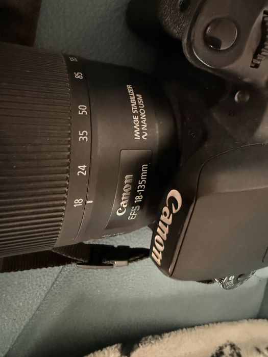 Aparat lustrzanka Canon EOS 77D