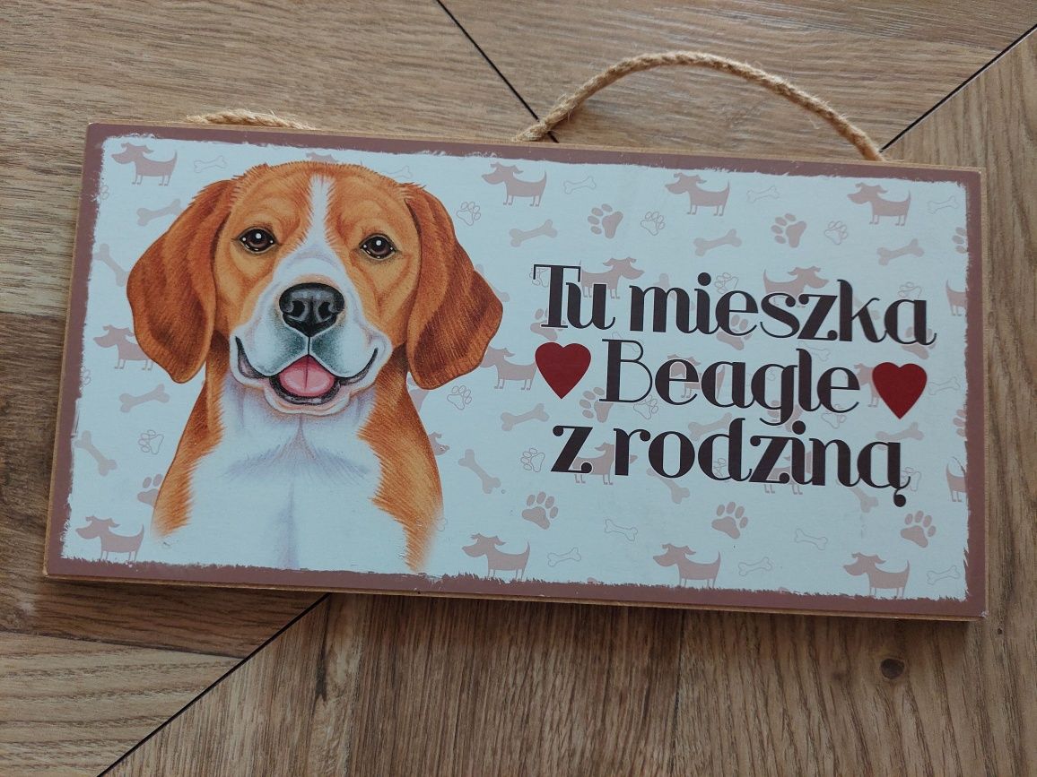 Nowa tabliczka dla właścicieli beagla  Tu mieszka Beagle z rodziną