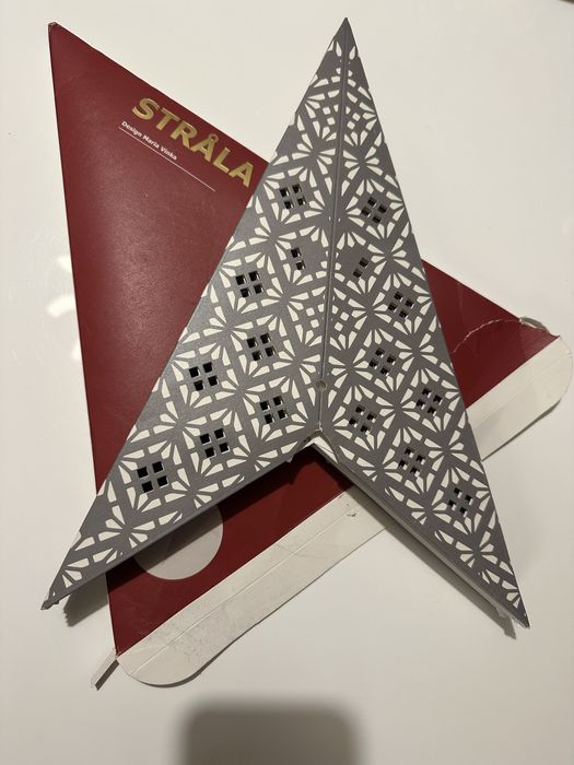 Szara gwiazda papierowa Ikea Strala ozdoba okno świąteczna
