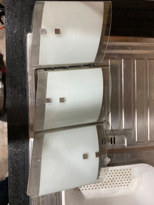 3 candeeiros com lâmpada