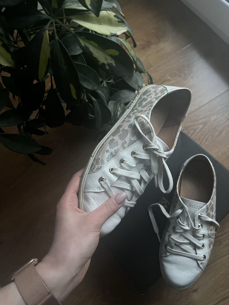Biale sneakersy kazar