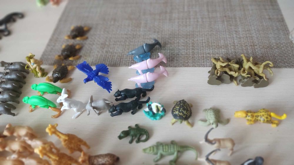 Іграшки кіндер тварини ,принцеси,Гаррі Поттер.