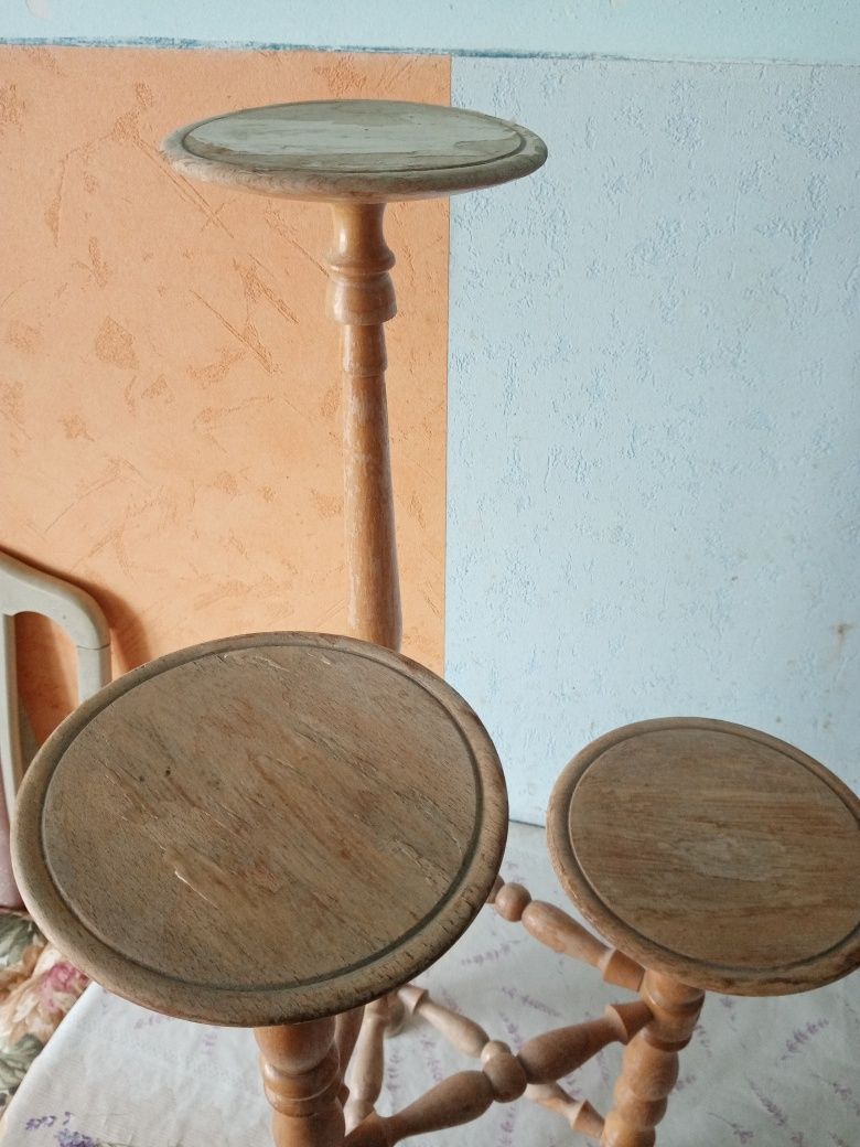 Підставка для 3х вазонів з квітами. Б. В.