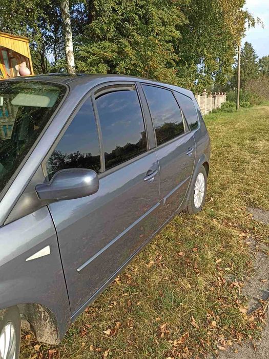 Рено Грант сценік