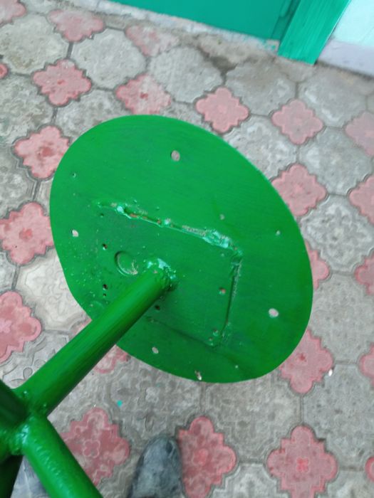 Продам триногу  для новогодней елки