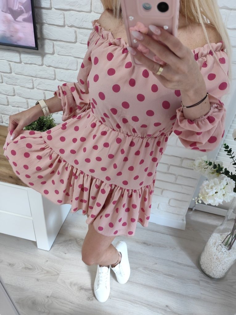 Sukienka w groszki PrettyLittleThing