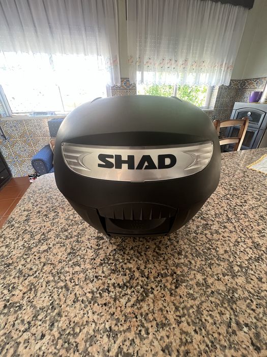 Mala de mota para guardar o capacete , fechada com chave