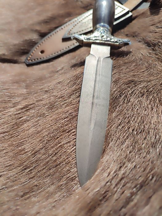 Nóż ręcznie robiony.