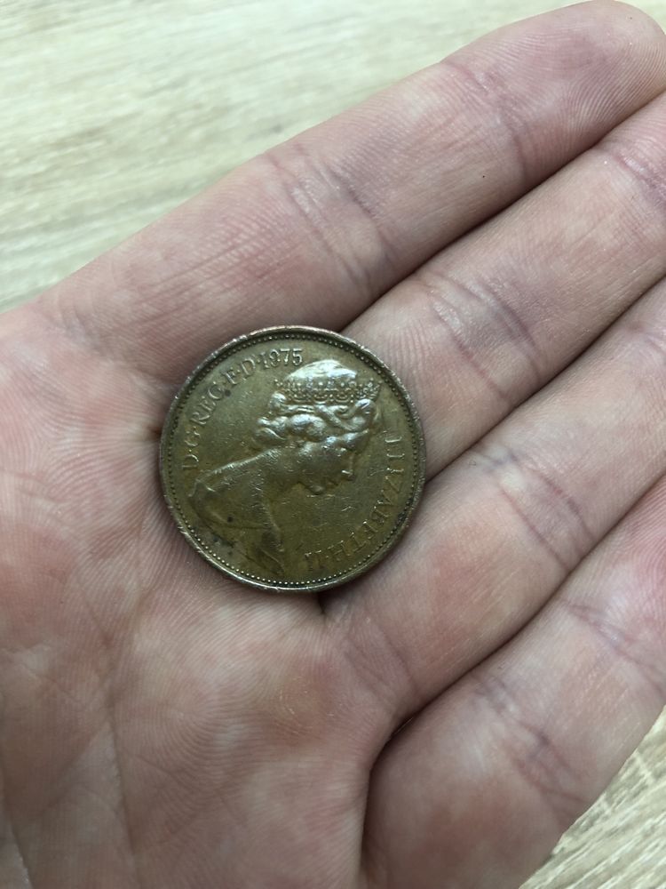 Монета Великобританії New Pence 2 1975p. Бронза