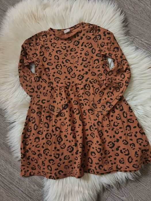 Sukienka w panterkę 122/128