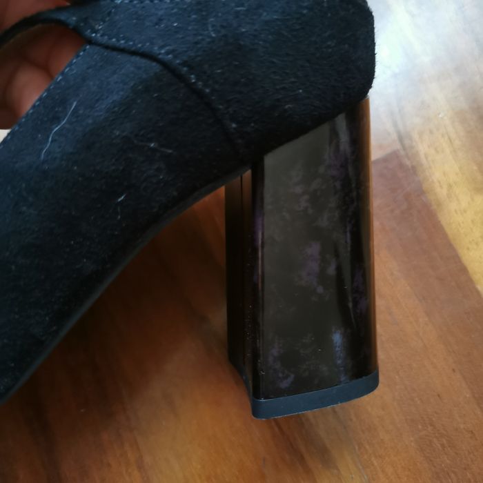 Sapatos novos em pele 36