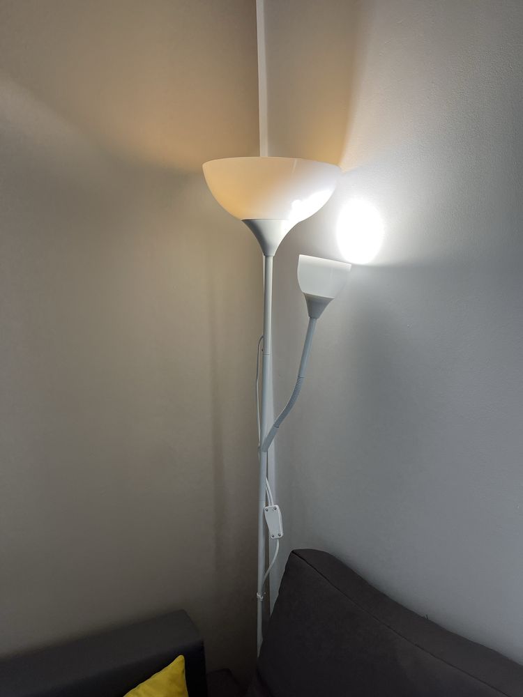 Lampa biała podłogowa