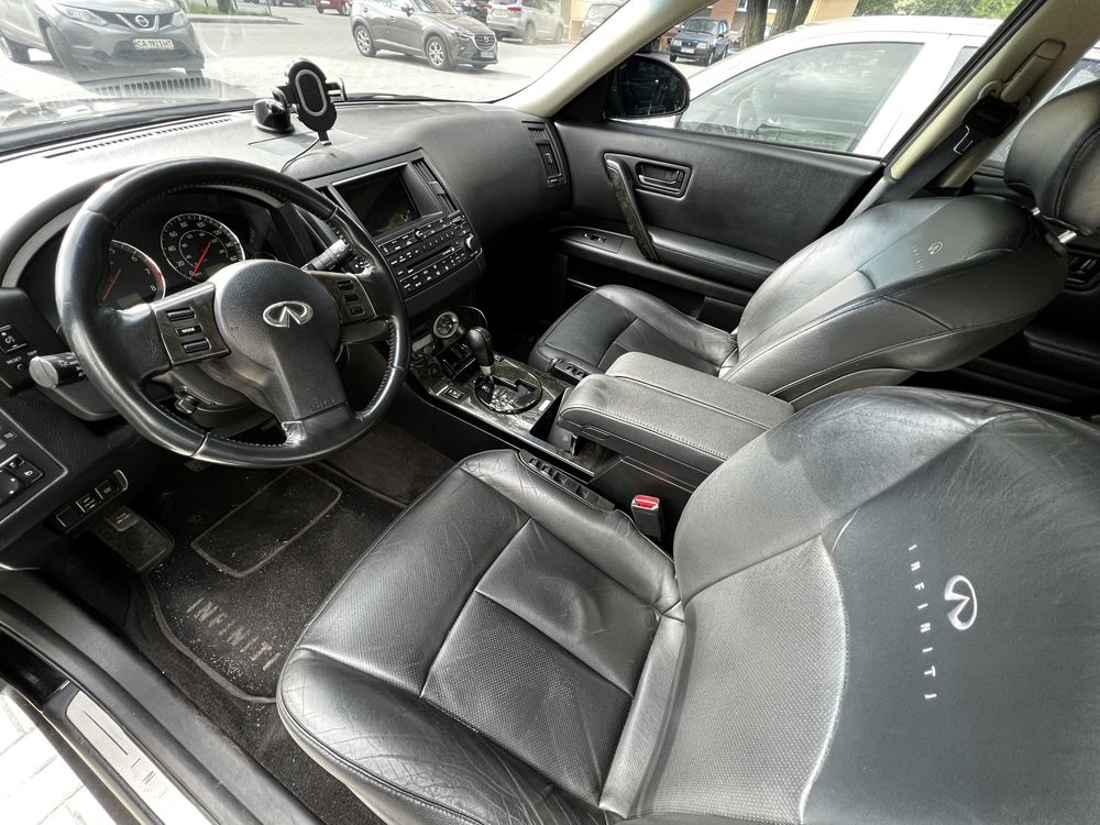 Продам Infiniti FX35