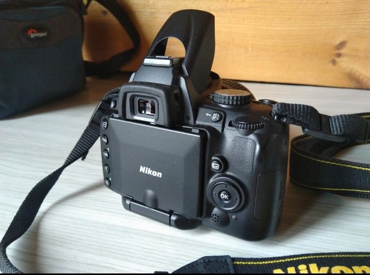 Цифровой зеркальный Nikon D5000, как новый.