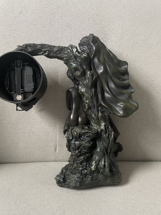 Piękny zegar gipsowy