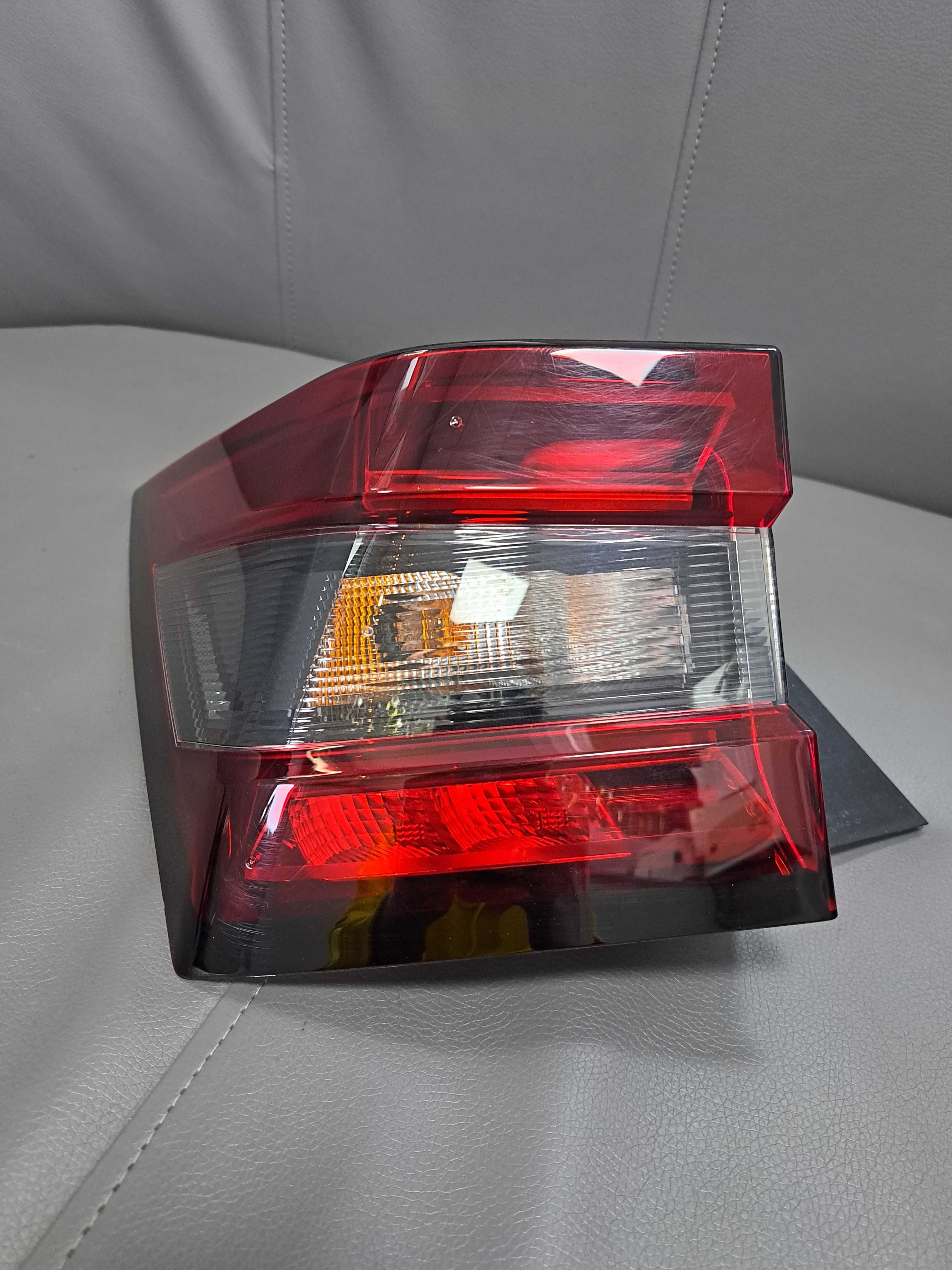 Lampa tylna lewa Nissan Juke II