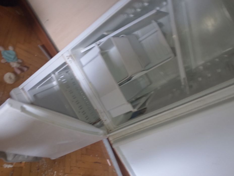 Холодильник Indesit  145 см, под восстановление в идеальном состоянии
