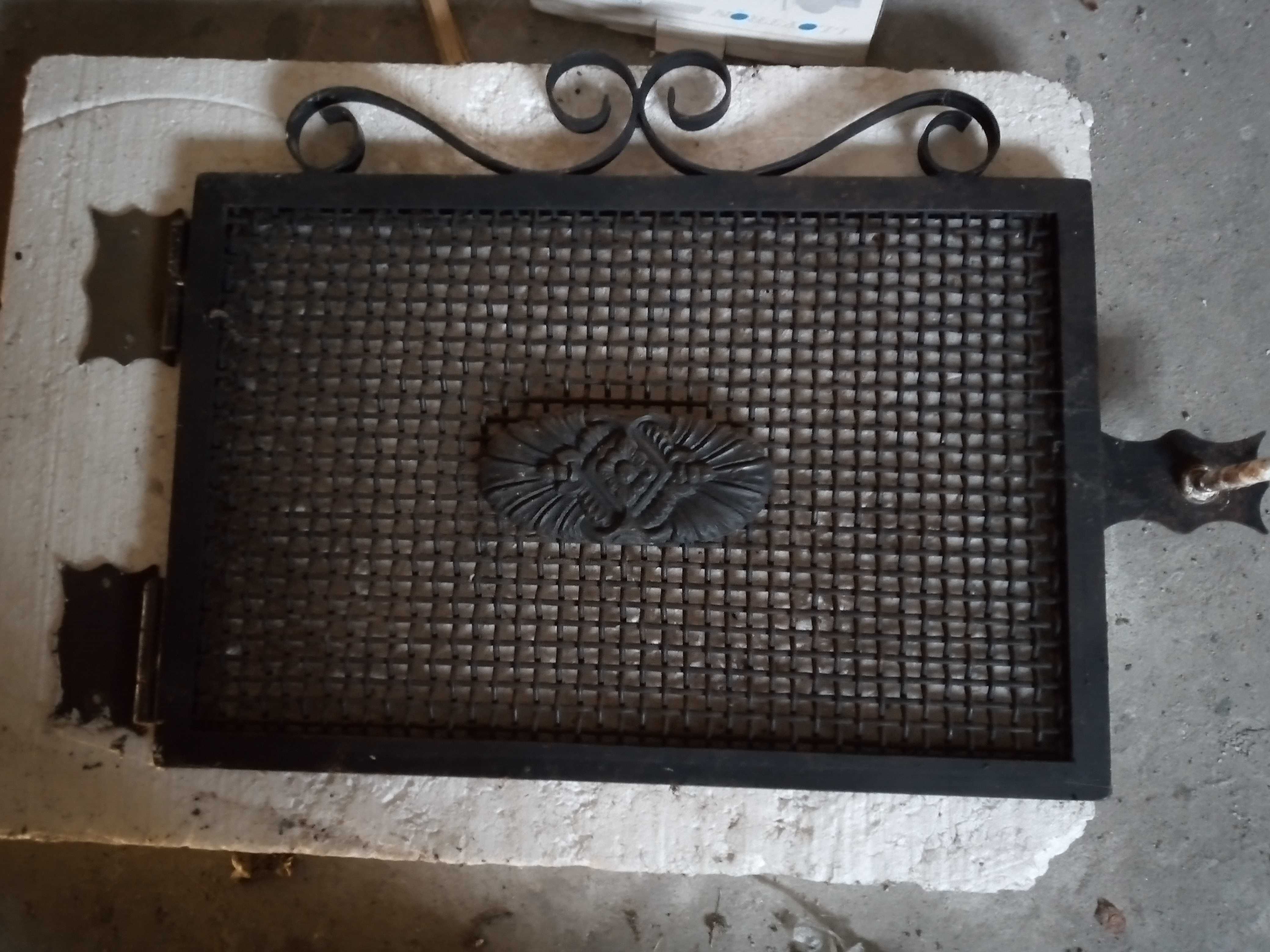 Porta e resguardo para fogão de sala feita em ferro