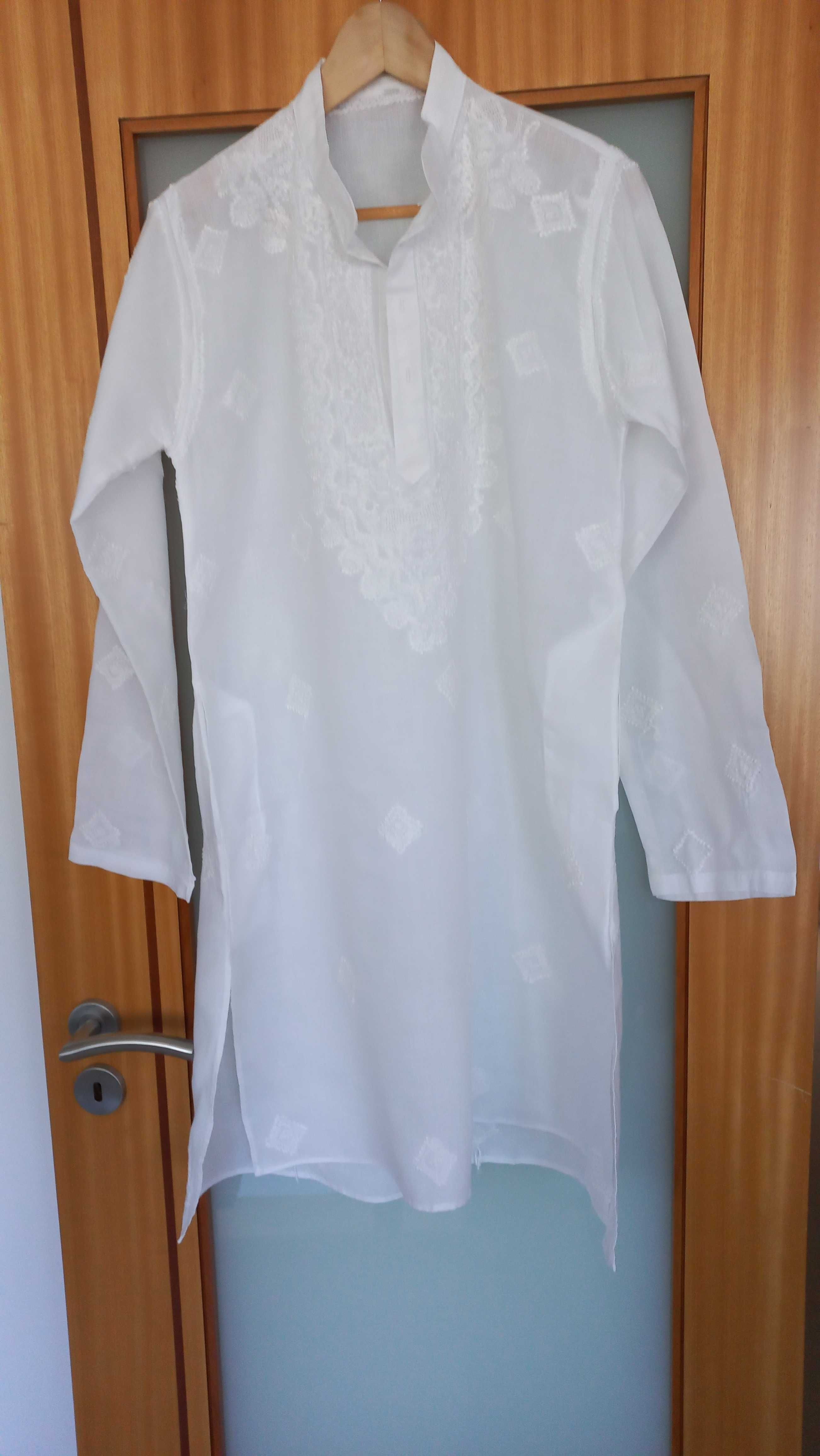 Vestido branco bordado