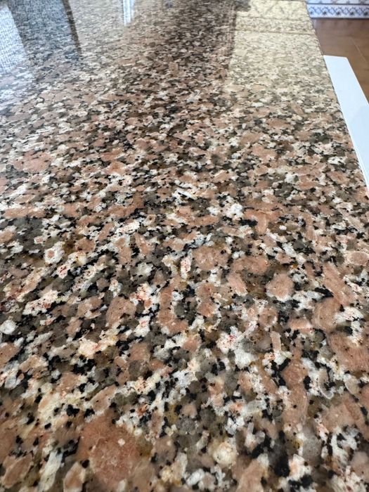 Bancada de cozinha em granito – 2 peças