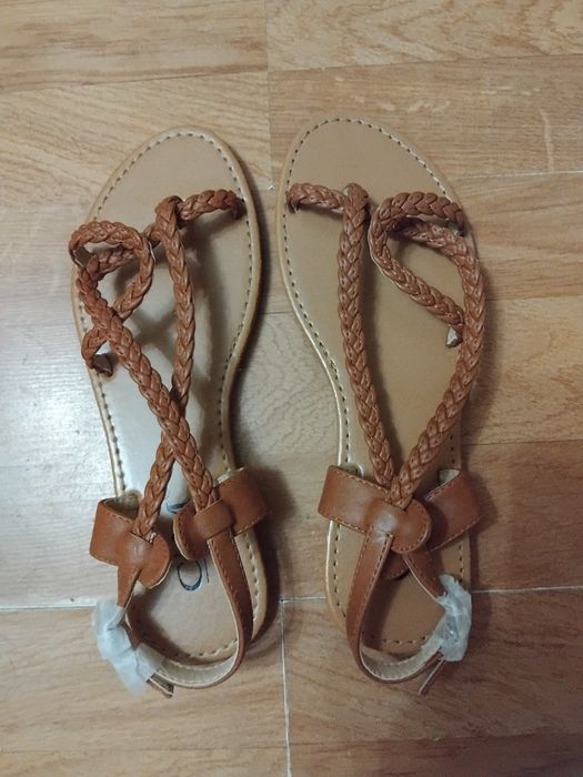 Стильні  жіночі сандалії
