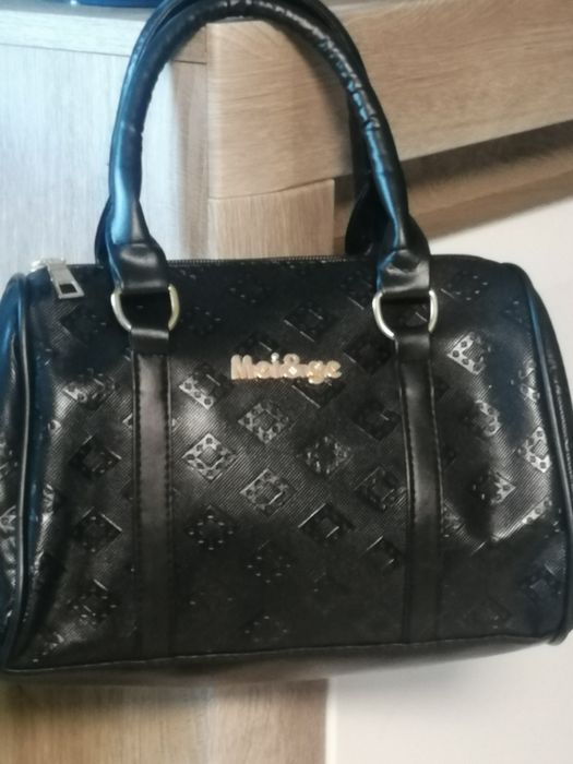 Elegancka torebka do ręki.