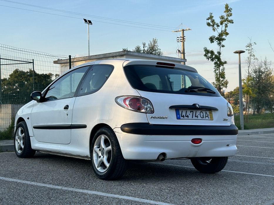Peugeot 206 1.9D (2000) – Económico, Fiável e Pronto a Circular!