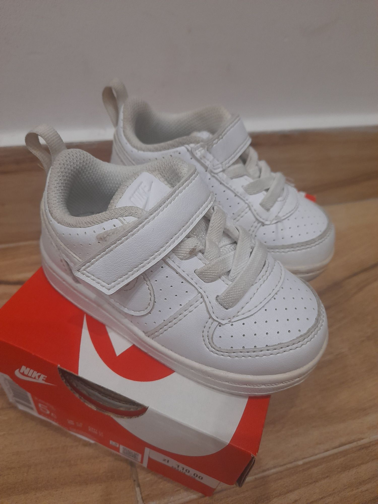 Nike białe rozmiar 21