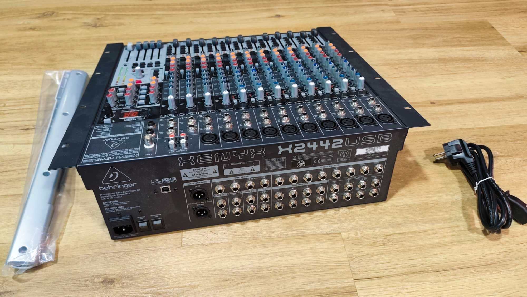 Mesa de som Behringer Xenyx X2442 USB
